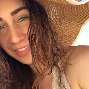 Meet your Posher, Emma nicole